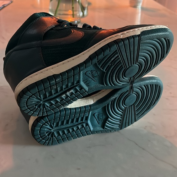 Women’s Nike High Top Sneakers Size 7 - Picture 6 of 6